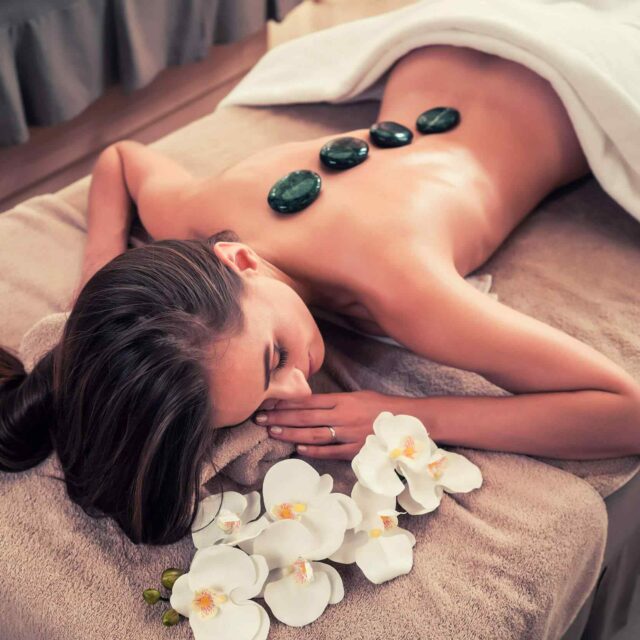 https://elegantnails.ae/wp-content/uploads/2019/01/endulge-your-soul-1-640x640.jpg